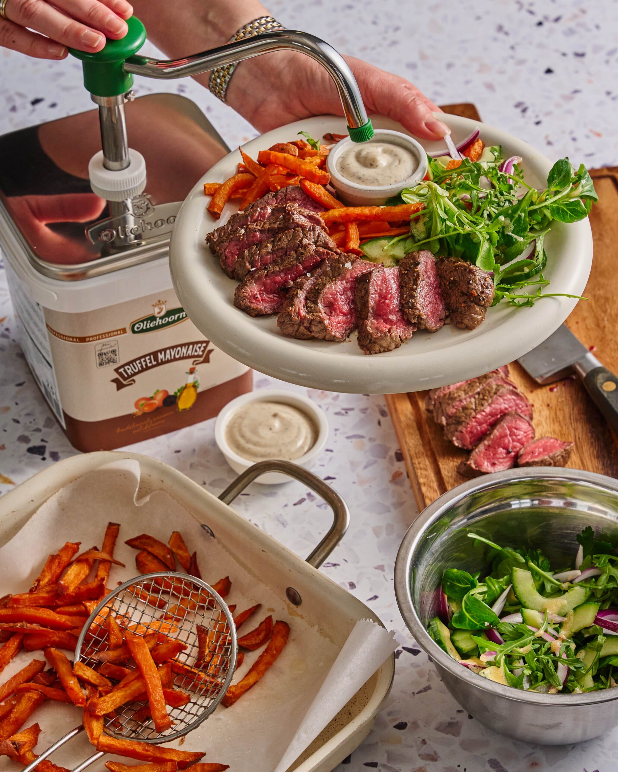 Biefstuk met zoete-aardappelfriet en Truffelmayonaise